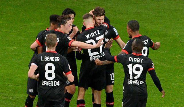  拜仁绝杀多特登顶德甲积分榜  