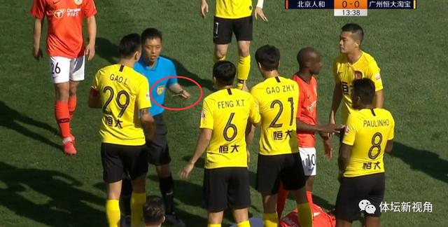  雷恩VS巴黎再现红牌，争议判罚引发热议  